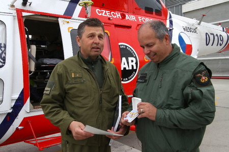 Po dvaatřiceti letech odchází do zálohy pilot, který nalétal bezmála pět tisíc hodin