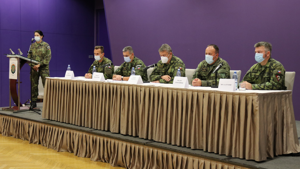 Česká armáda obnoví výcvik záložníků a představila pilotní projekt e-learningového cvičení Aktivní zálohy