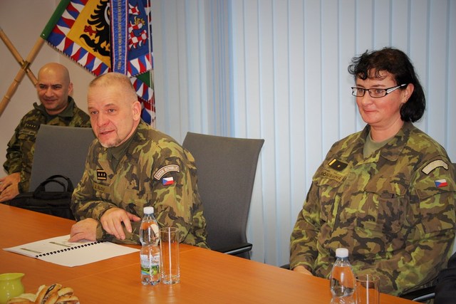 Hlavní sestra AVZdr majorka Koďousková reprezentovala nelékařský personál