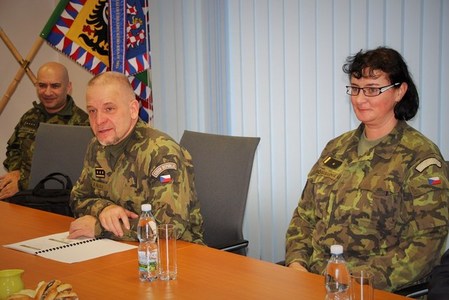 Hlavní sestra AVZdr majorka Koďousková reprezentovala nelékařský personál