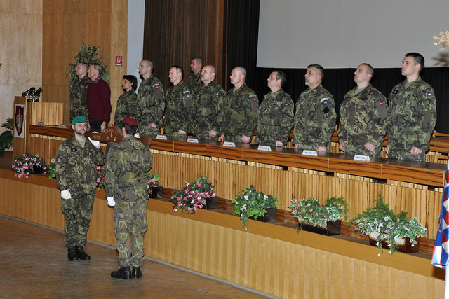 Hosté slavnostního ceremoniálu vzdali hold novým příslušníkům AČR