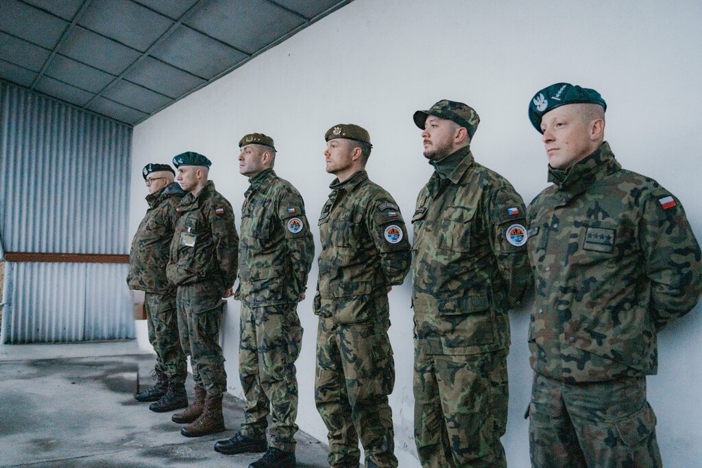 Hosté z polské Mnohonárodní divize severovýchod při zahájení cvičení Amber Lionheart 25.