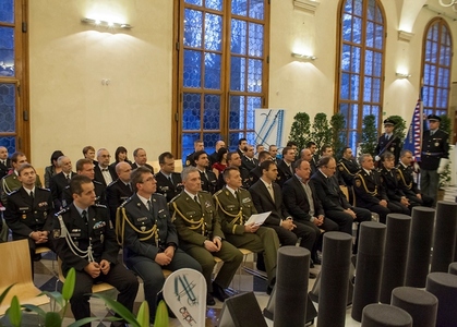 V pražské Míčovně dostali medaile i vojáci