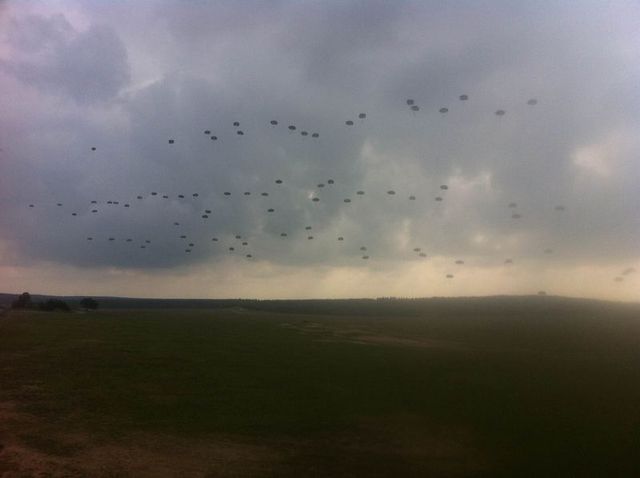 Mass tactical parachute jump