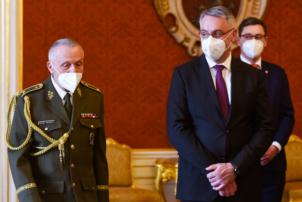 Na hodnost brigádního generála ve výslužbě dosáhl plukovník ve výslužbě Miroslav Zavoral, ředitel Ústřední vojenské nemocnice – Vojenské fakultní nemocnice Praha