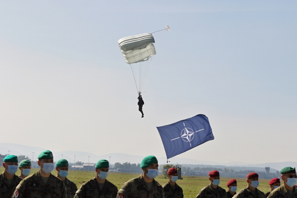I my jsme hrdou součástí NATO.