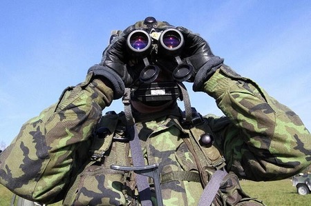 Vojáci 3. strážní roty jsou vystrojeni do mise