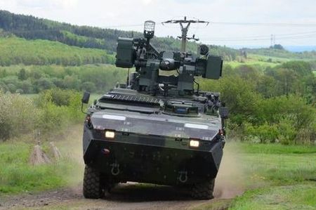 Štáb 4. brigády plánuje, jak při cvičení ovládnout letiště 