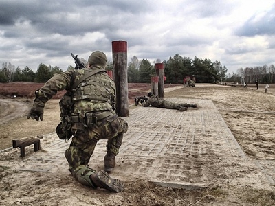 Čeští a polští výsadkáři bojují stejně, ukázalo společné cvičení