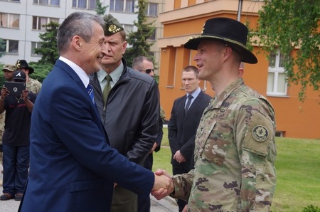 Ministr obrany Martin Stropnický přivítal americké vojáky
