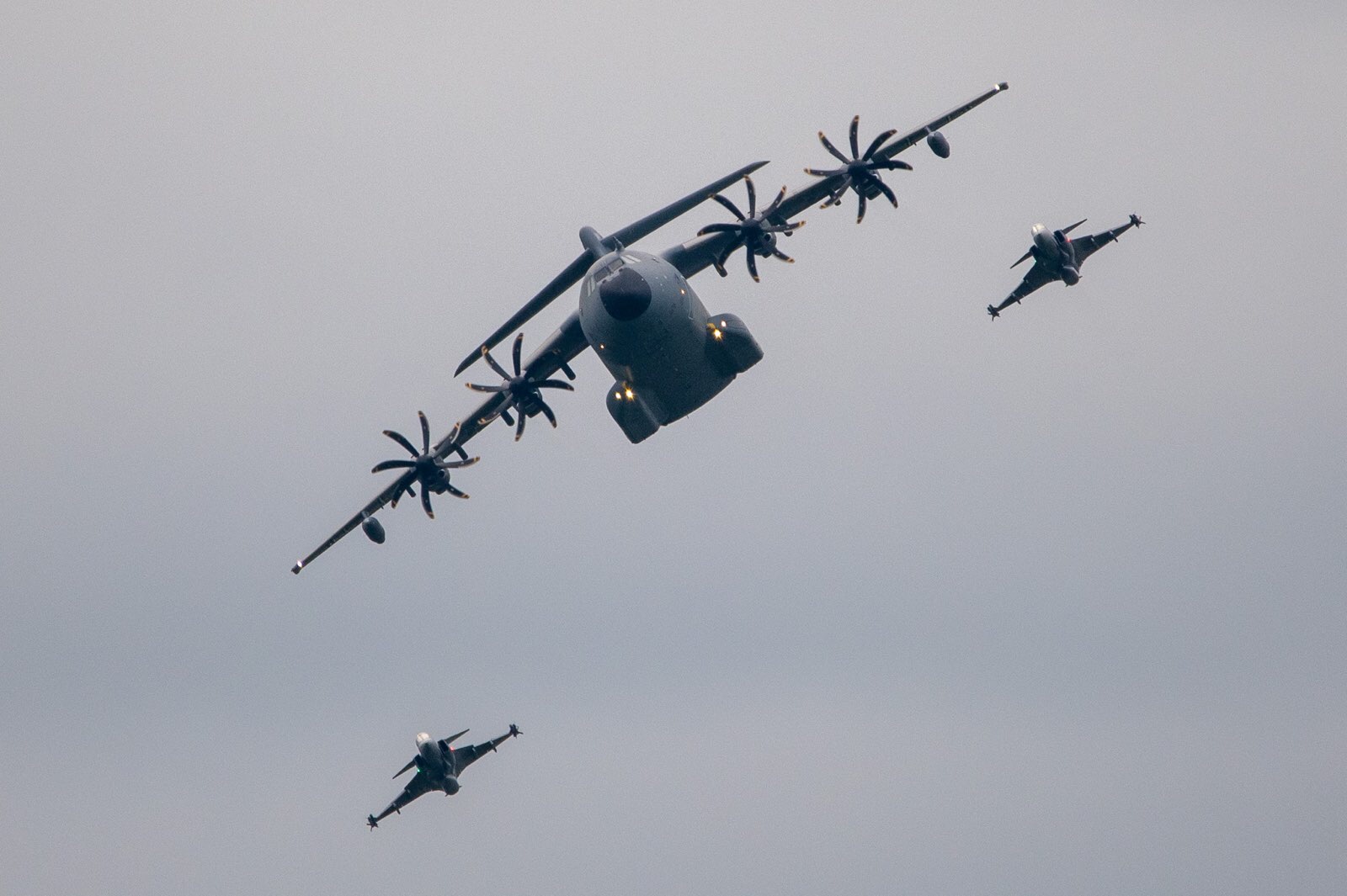 Piloti Gripenů cvičili tankování za letu v rámci Dnů NATO 2022