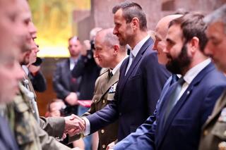 Vojáci slavnostně nastoupili na Vítkově po návratu ze zahraničních operací