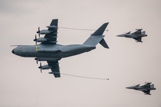 Piloti Gripenů cvičili tankování za letu v rámci Dnů NATO 2022
