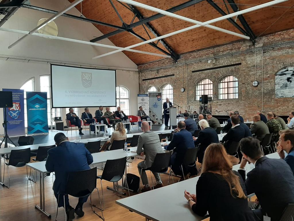 Hlavním tématem, které prostupovalo celou vyzbrojovací konferencí, byla nutnost reakce na situaci na Ukrajině, která se musí projevit také ve vyzbrojovacích plánech resortu obrany