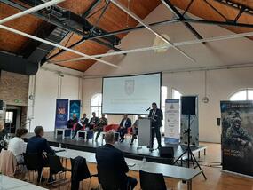 Hlavním tématem, které prostupovalo celou vyzbrojovací konferencí, byla nutnost reakce na situaci na Ukrajině, která se musí projevit také ve vyzbrojovacích plánech resortu obrany