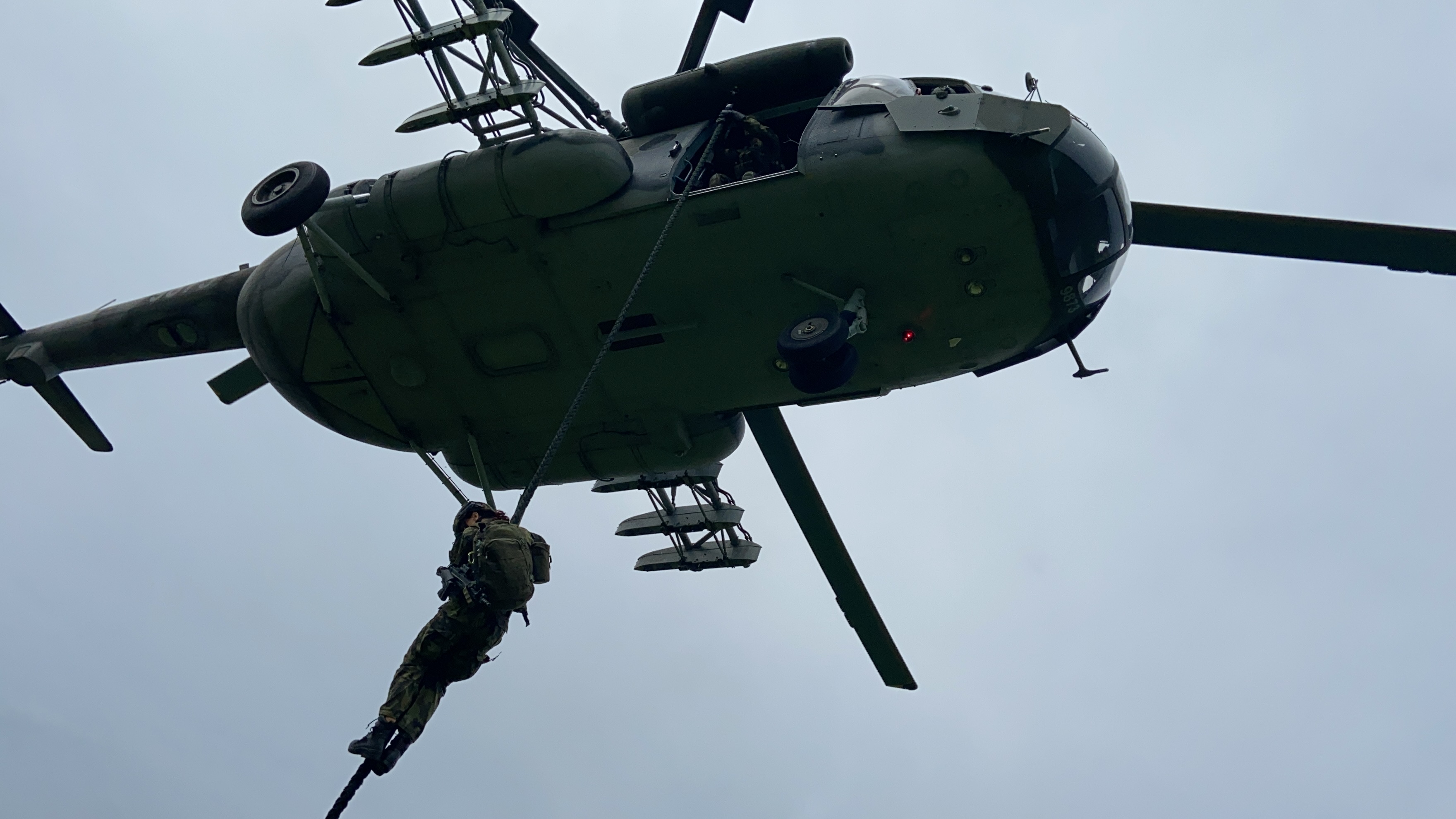 Slanění na Fast Rope s materiálem 