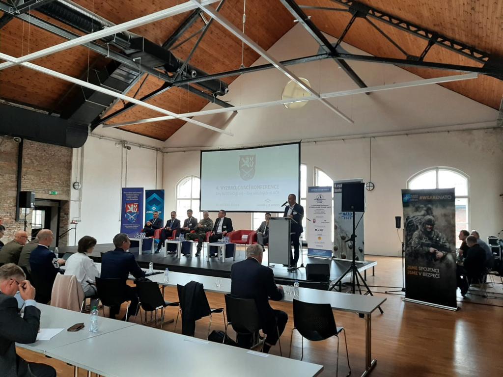 Hlavním tématem, které prostupovalo celou vyzbrojovací konferencí, byla nutnost reakce na situaci na Ukrajině, která se musí projevit také ve vyzbrojovacích plánech resortu obrany