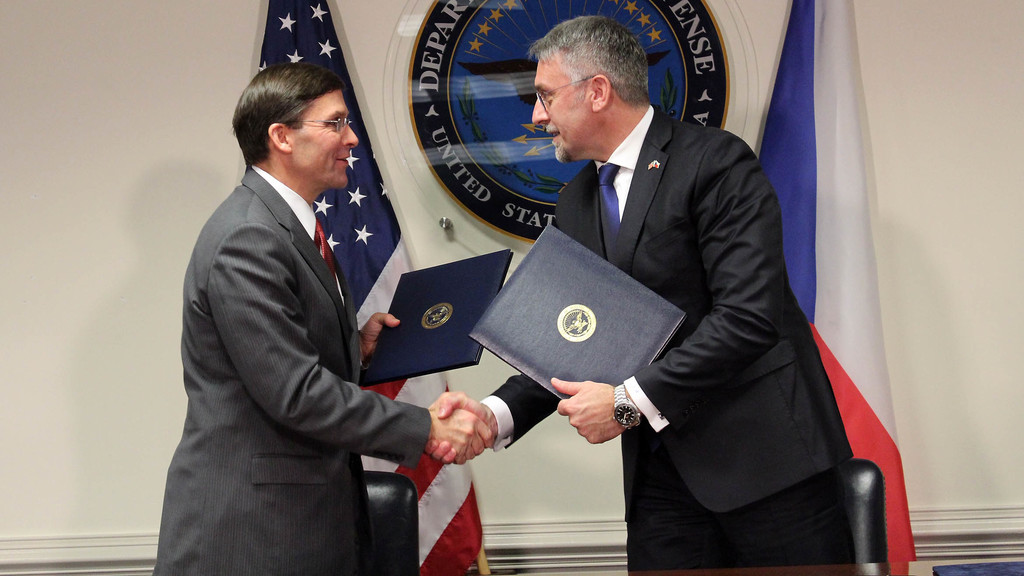 Czech Defence Minister and United States Secretary of Defense signed the helicopter contract