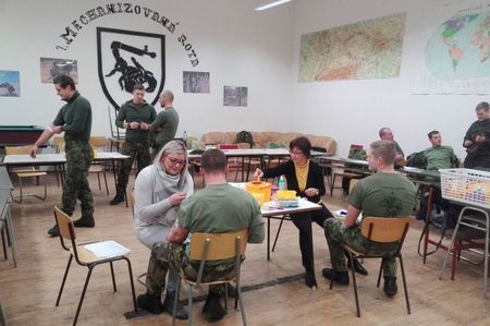 Do registru dárců kostní dřeně se přihlásila téměř třicítka vojáků z Hranic 