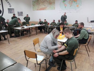 Vstup do Českého národního registru dárců kostní dřeně napříč  71. mechanizovaným praporem zorganizoval zdravotnický záchranář 1. mechanizované roty rotmistr Pavel Tlach