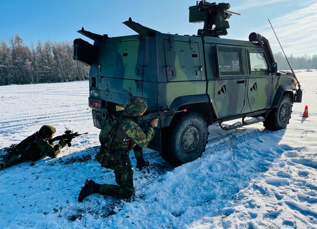 Příprava na zahraniční operaci pokračuje