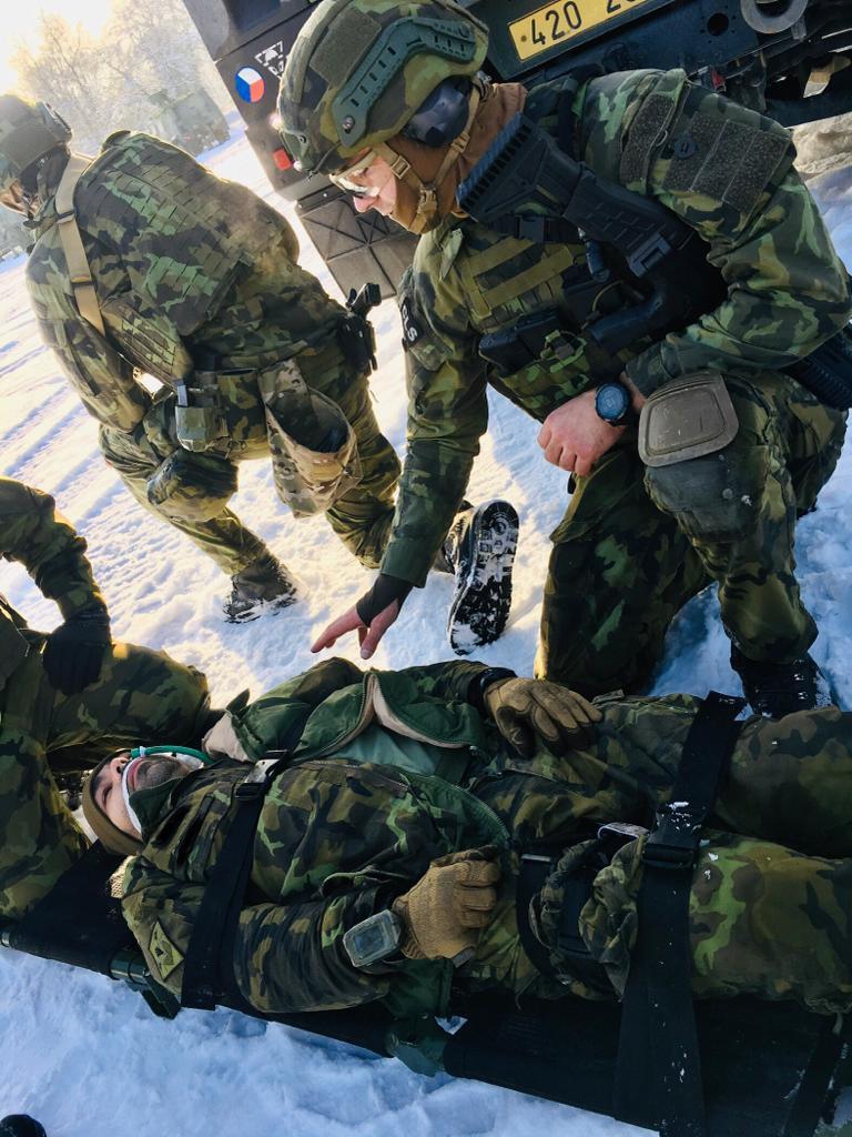 Příprava na zahraniční operaci pokračuje