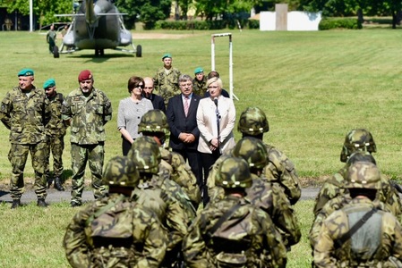 Minister Slechtova and General Opata bid farewell to soldiers deploying to Latvia