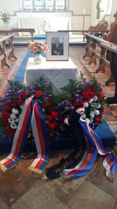 Plukovník v .v Zbyšek Nečas byl válečný veterán a hrdina, který sloužil v britském Královském letectvu. Zemřel ve věku 97 let.