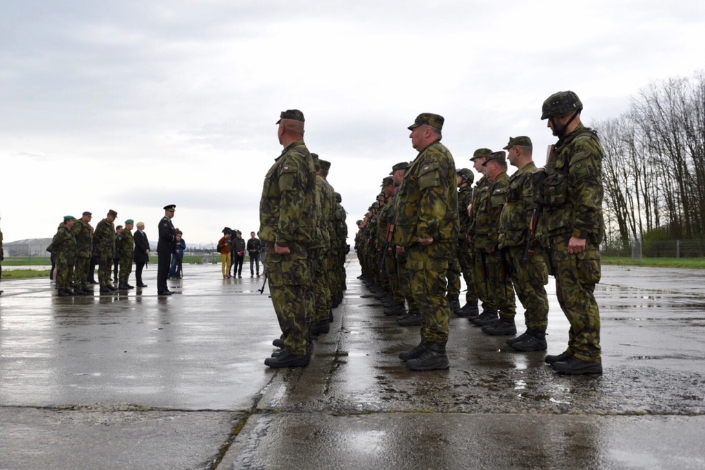 Vojáci aktivní zálohy při nástupu