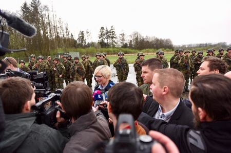 O cvičení Hradba 2018 mají mimořádný zájem i média, kterým ministryně obrany Karla Šlechtová poskytla rozhovory