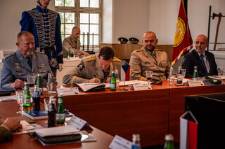 Jednání se zúčastnil generálporučík Karel Řehka s delegací Armády ČR