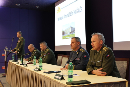 Generál Josef Bečvář se rozloučil s vojáky a všem poděkoval za dosavadní spolupráci