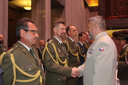 Generál Opata na Vítkově jmenoval nové plukovníky a uděloval čestné odznaky