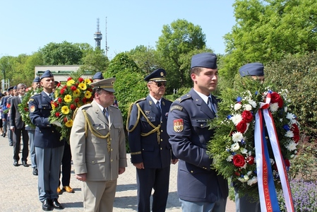 Zástupci armády připomněli Milana Rastislava Štefánika v Petřínských sadech