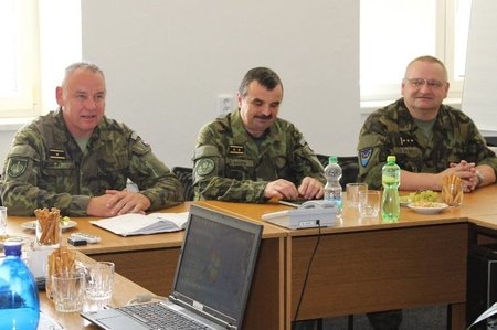 Generál Kaleta naposledy jako velitel pozemních sil navštívil opavský 53. pluk 