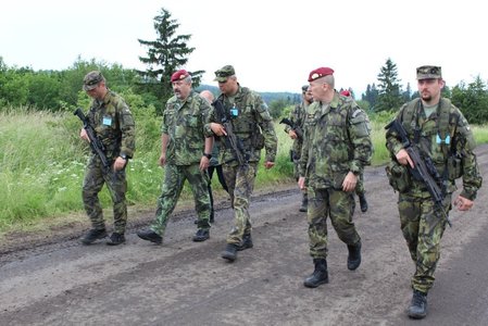  V Hradišti navštívil generál Aleš Opata příslušníky 141. praporu logistiky z Pardubic