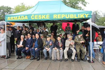 Ceremoniálu se účastnili i váleční veteráni