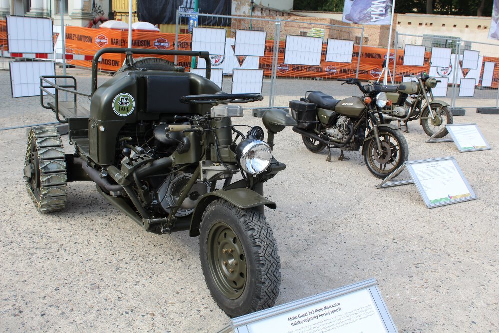 Zájemci si mohli prohlédnout motocykly Vojenského historického ústavu