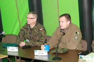 Během porady velitele a zástupce velitele Velitelství mnohonárodní divize severovýchod.