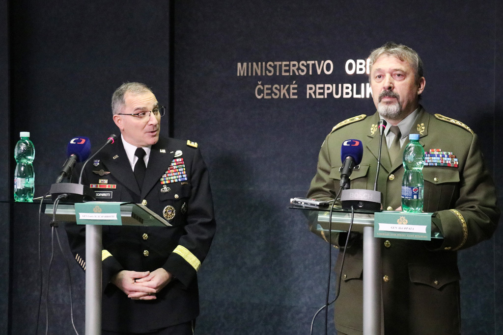 Po dvaceti letech v NATO patříme k nejbezpečnějším zemím na světě, řekl generál Opata na konferenci