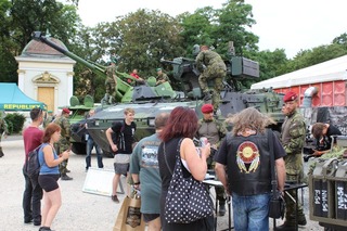 Expozice nabídla návštěvníkům statické ukázky současné vojenské techniky