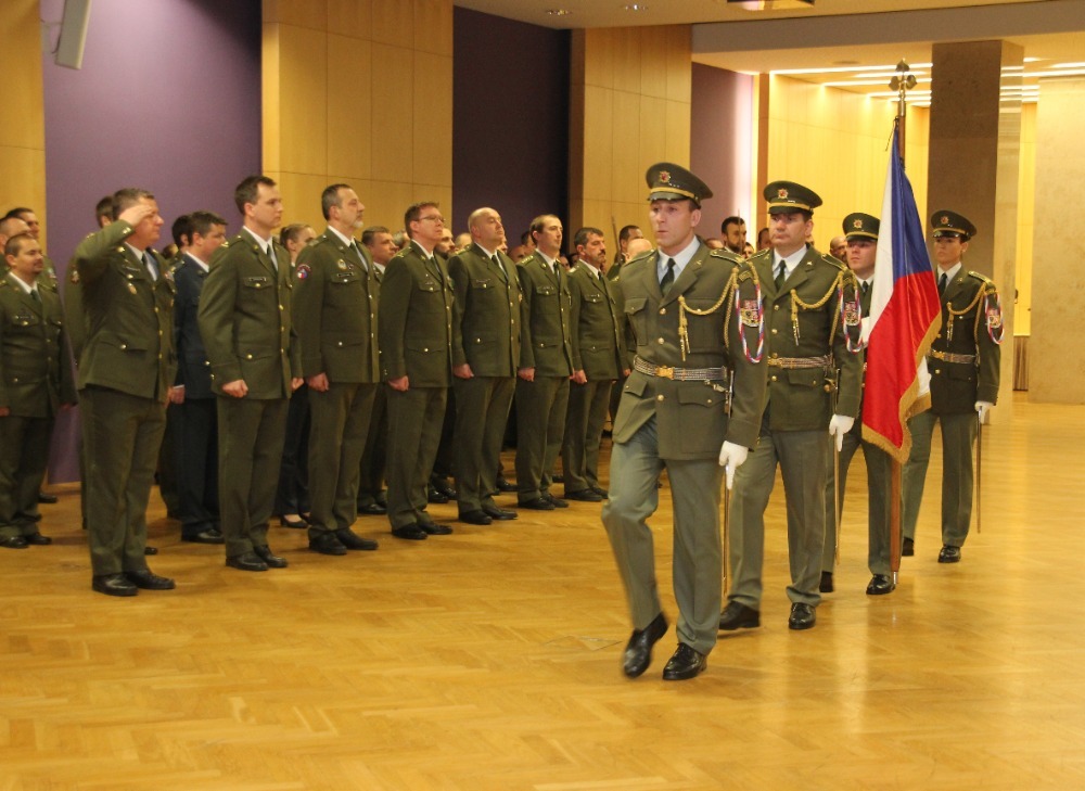 Vojáci při slavnostním nástupu v Domě armády Praha.