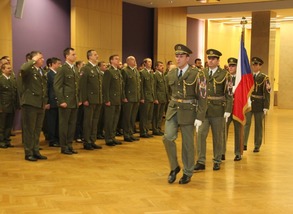 Vojáci při slavnostním nástupu v Domě armády Praha.