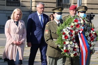 Their memory was also honoured (left-to-right) by Ms. Jana Černochová, Chairwoman of the Committee for Defence of the Chamber of Deputies of the Parliament, Minister of Defence Lubomír Metnar and the Chief of General Staff of the Czech Armed Forces, General Aleš Opata.
