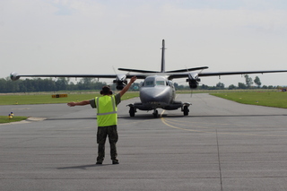 Air marshaling – navádění letounu L-410