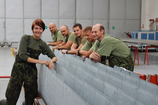Technička Zuzana Lamačová a její kolegové