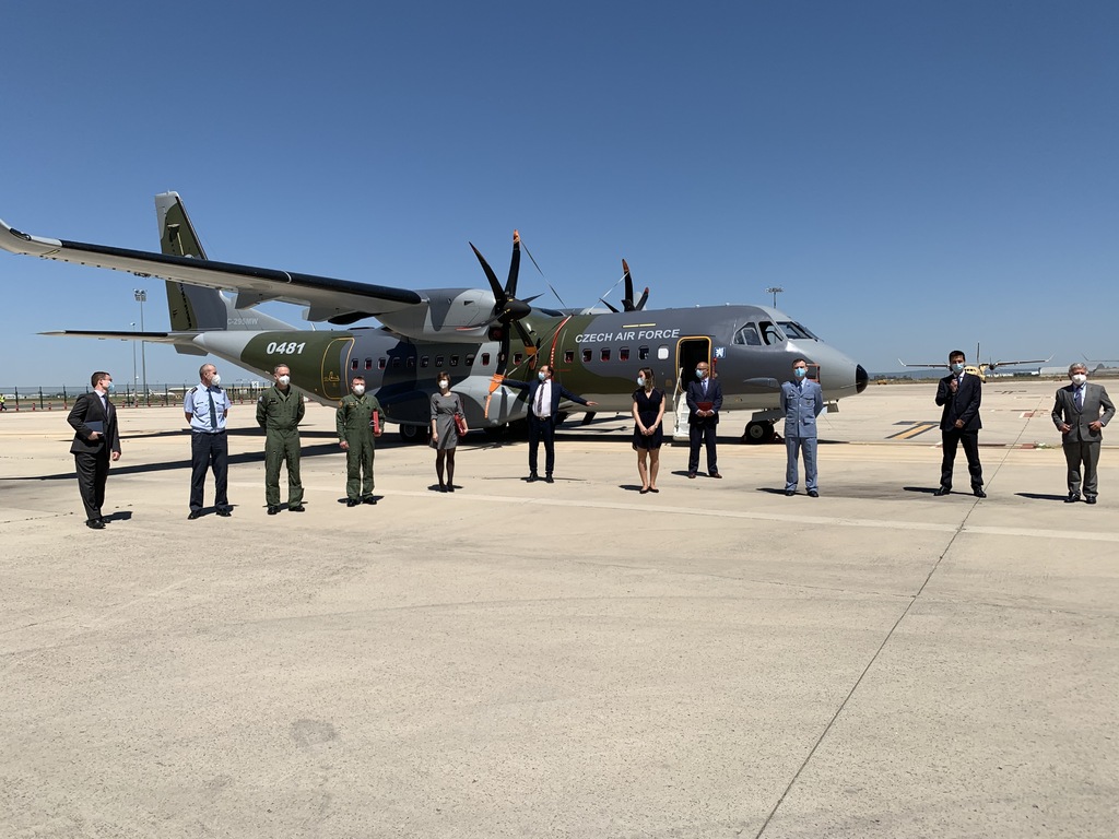 Oficiální akt se konal v sídle výrobce letounů společnosti Airbus Defence and Space S. A.
