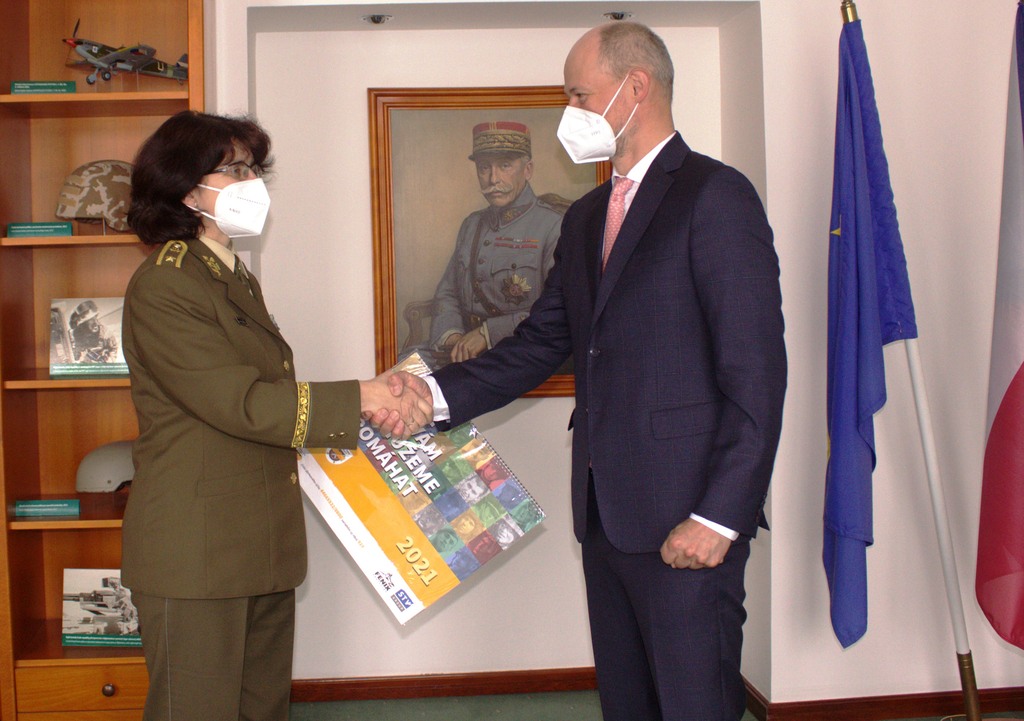  Brigádní generálka Lenka Šmerdová se setkala s obchodním ředitelem společnosti Sellier & Bellot Josefem Strnadem 