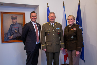 Generálporučík Jaromír Zůna jednal s generálmajorkou Tracy R. Norrisovou o spolupráci obou armád