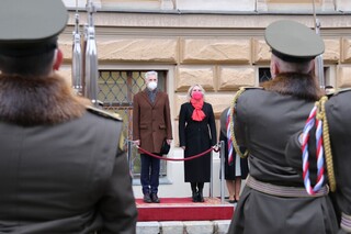 Minister of Defence of the Czech Republic Jana Černochová and Minister of Defence of the Republic of Latvia Artis Pabriks in the welcome ceremony